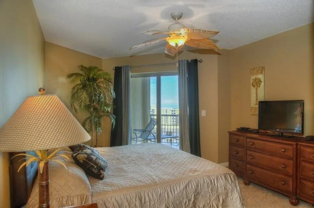 Beautiful and Lavish Ocean-view High Rise!