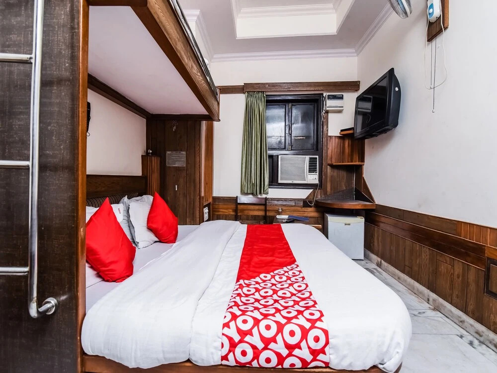 OYO 20000 Hotel Cottage Crown Plaza