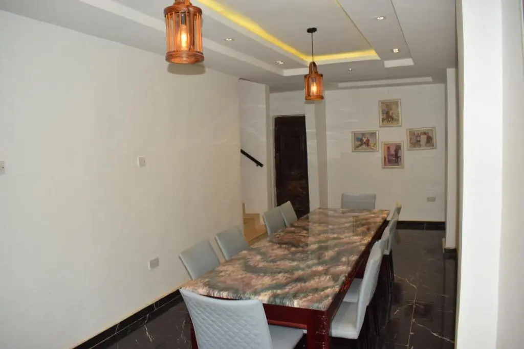 Tastefully Furnished 3 BR apartment