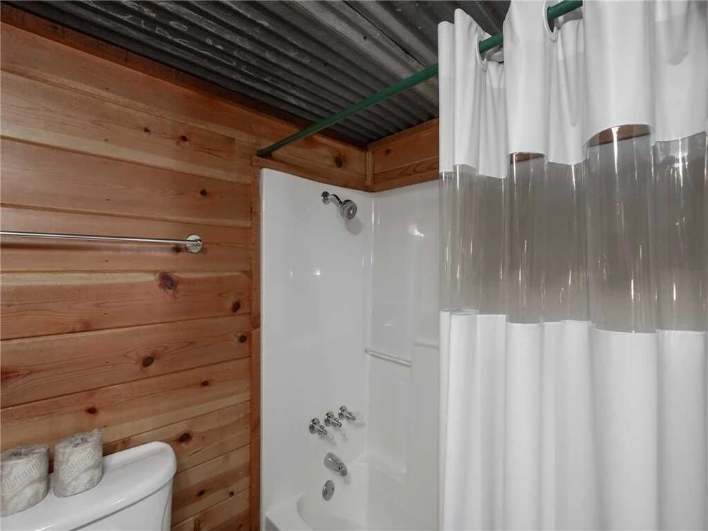 Brother Bear 1 Bedroom Front Porch Midtown Sleeps 5