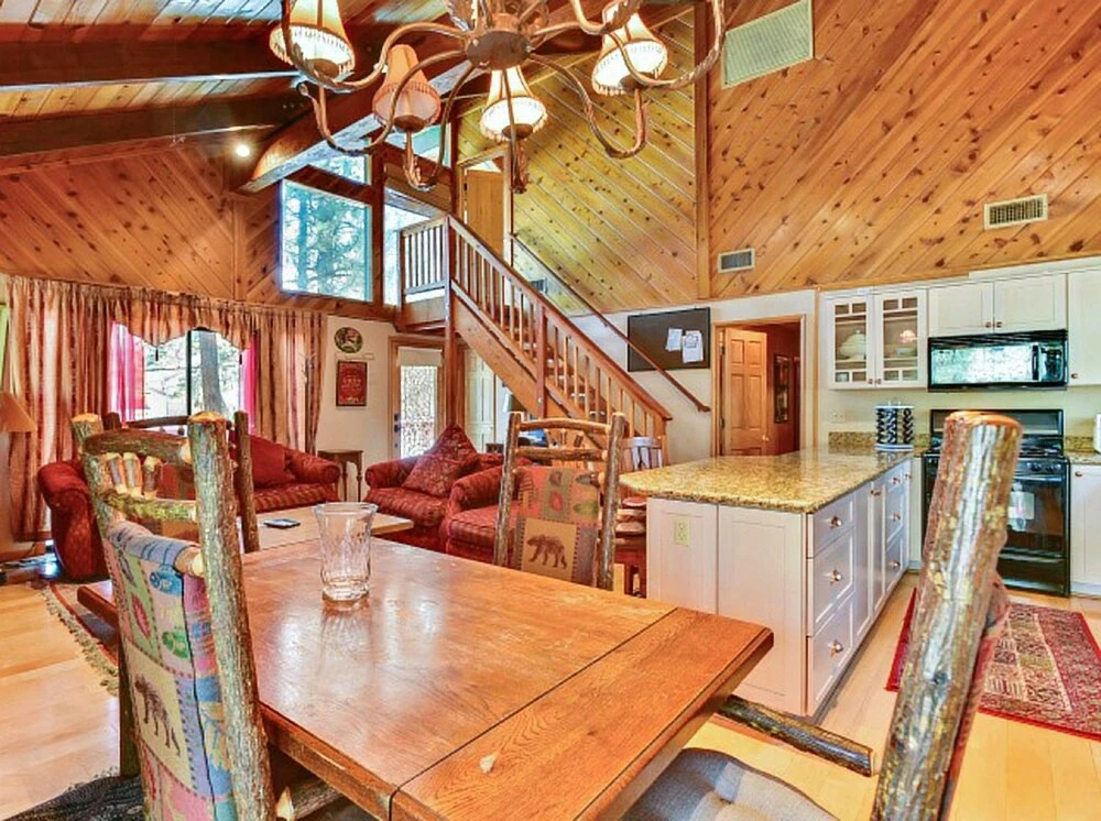 Summit Escape A - Rustic Cabin With A Hot Tub And Barbecue! Wood Fireplace! Walk To Slopes! 2 Bedroom Condo