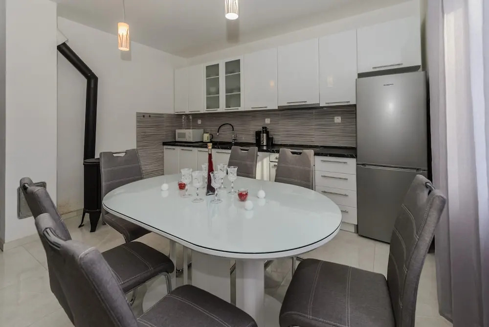 Spacious apt With Lodge Just 40m From the Beach