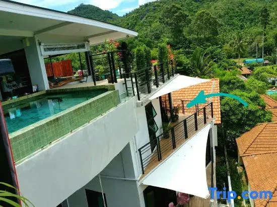 Penthouse Crystal Bay Apartments