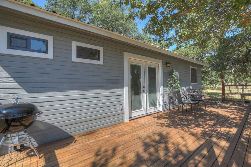Grey Haus Casita-peaceful Hill Country Views!