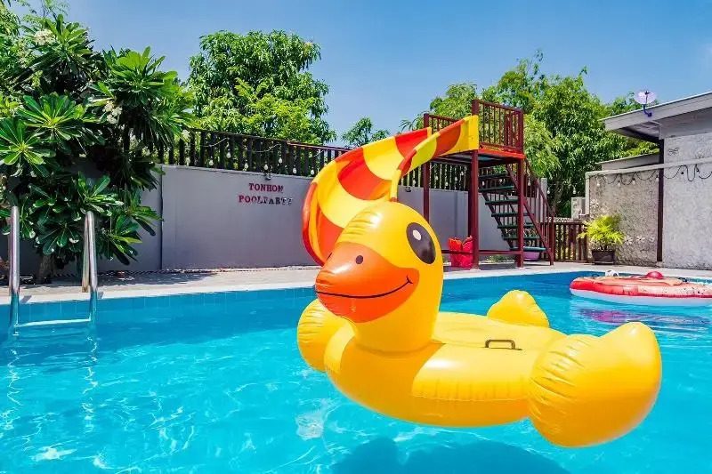 Ton Hom Pool Party