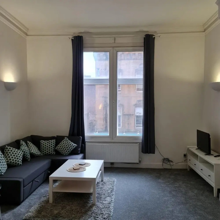 Sleek 2BD Flat Centrally Located in Glasgow