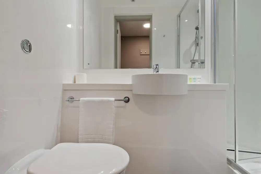 Amazing Location! 6BR Liverpool Apt - Sleeps 6