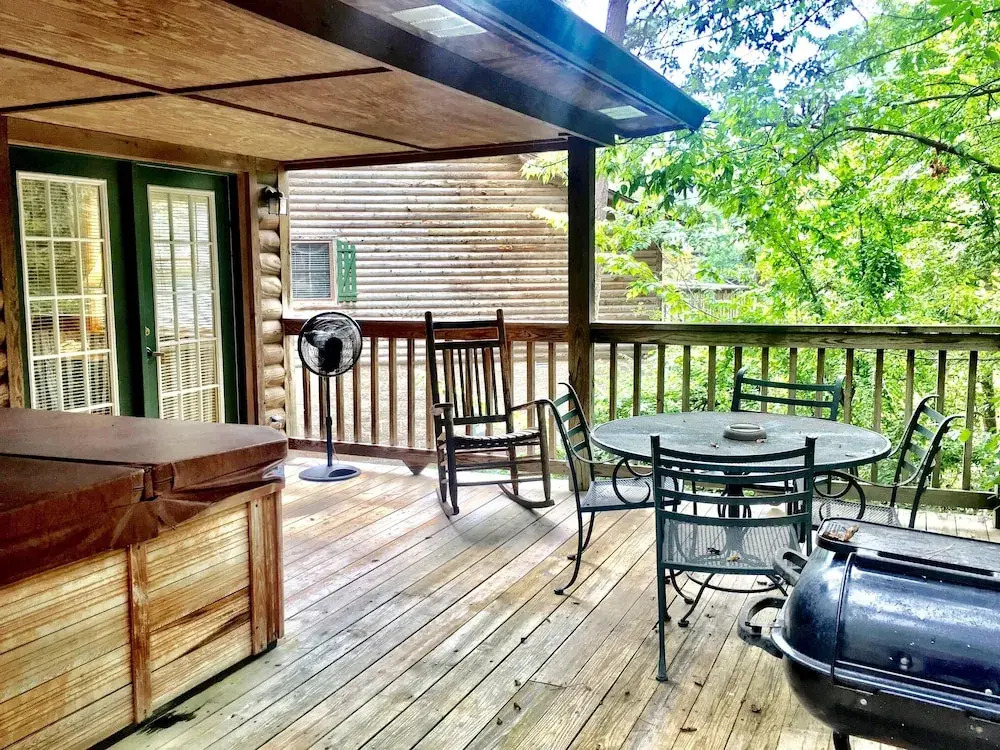C13 - Forest View two bedroom, two bath Harbor North luxury loft cottage with private hot tub o Lake on Ouachita