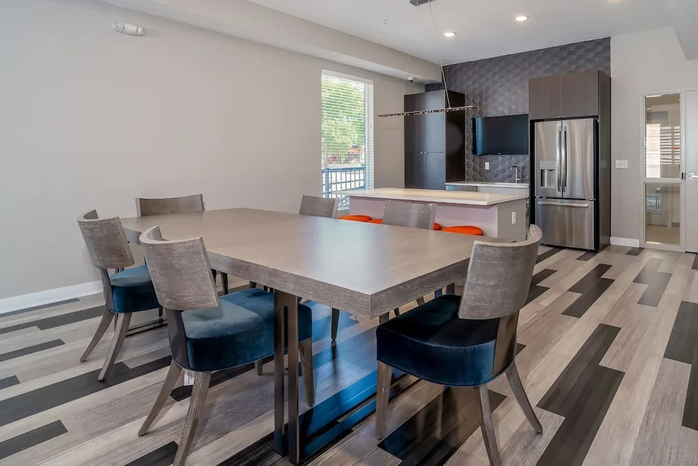 Des Moines Alluring 2BD 2BA Downtown Apartment