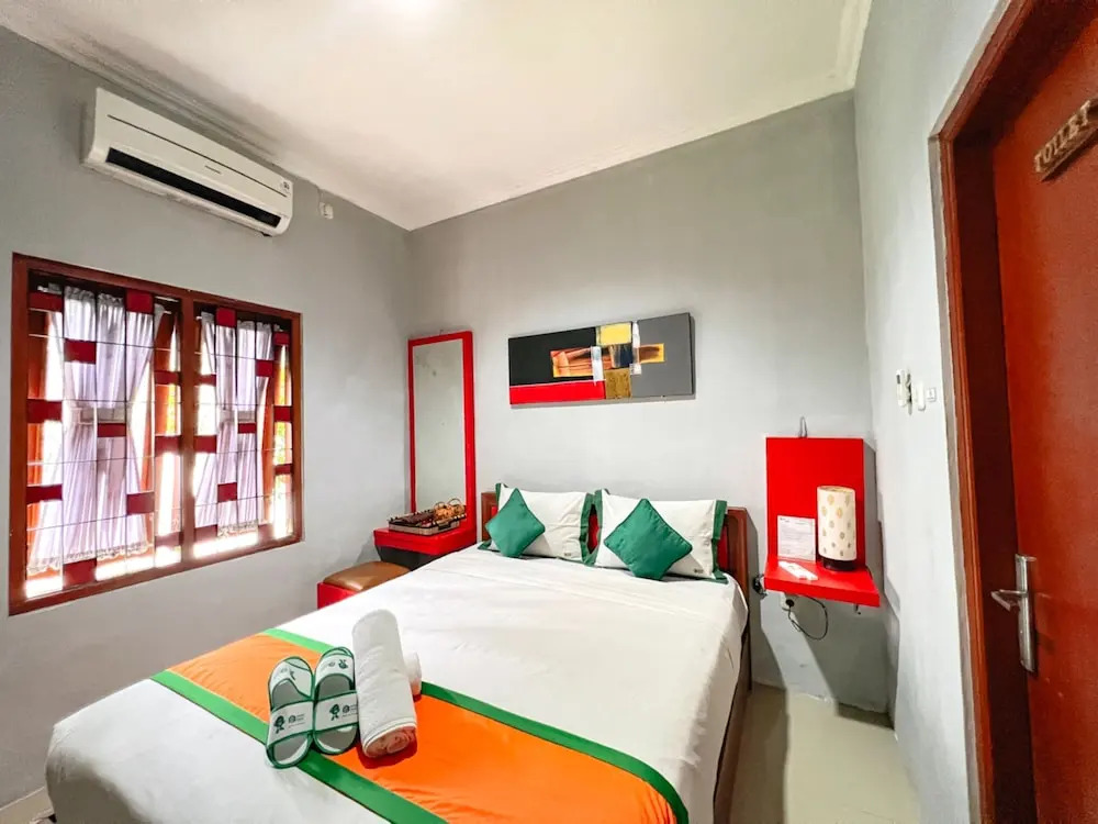 Homestay Syariah Ambarukmo Plaza by Simply Homy