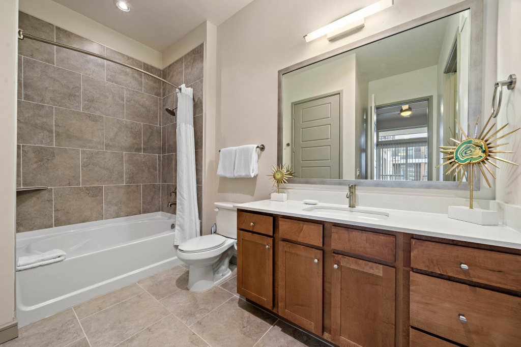 Downtown Location ✔Deep Cleaned ✔Modern Living