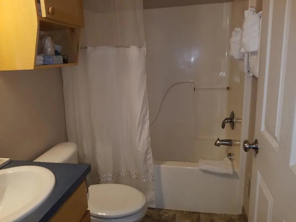 Sea Breeze Court
