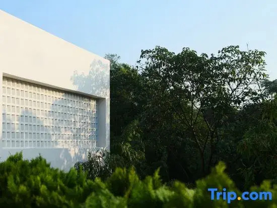 Nanjing Danxi · Zhenzhuquan Hot Springs Lakeside Mountain Lodge