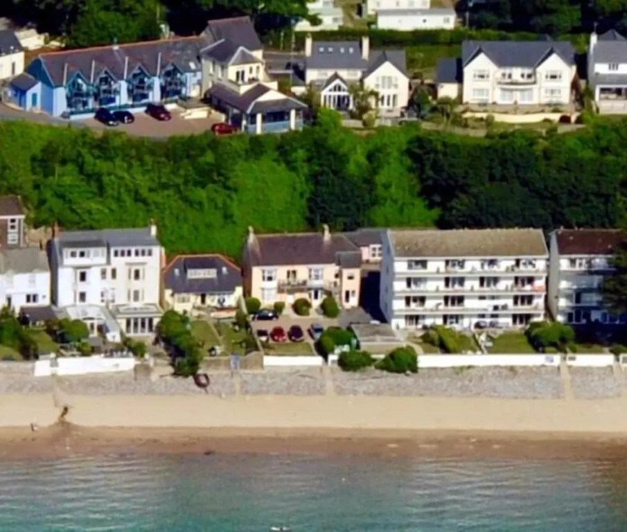 Sea Urchins Apartment - Sea Front Apartment With Views Pet Friendly