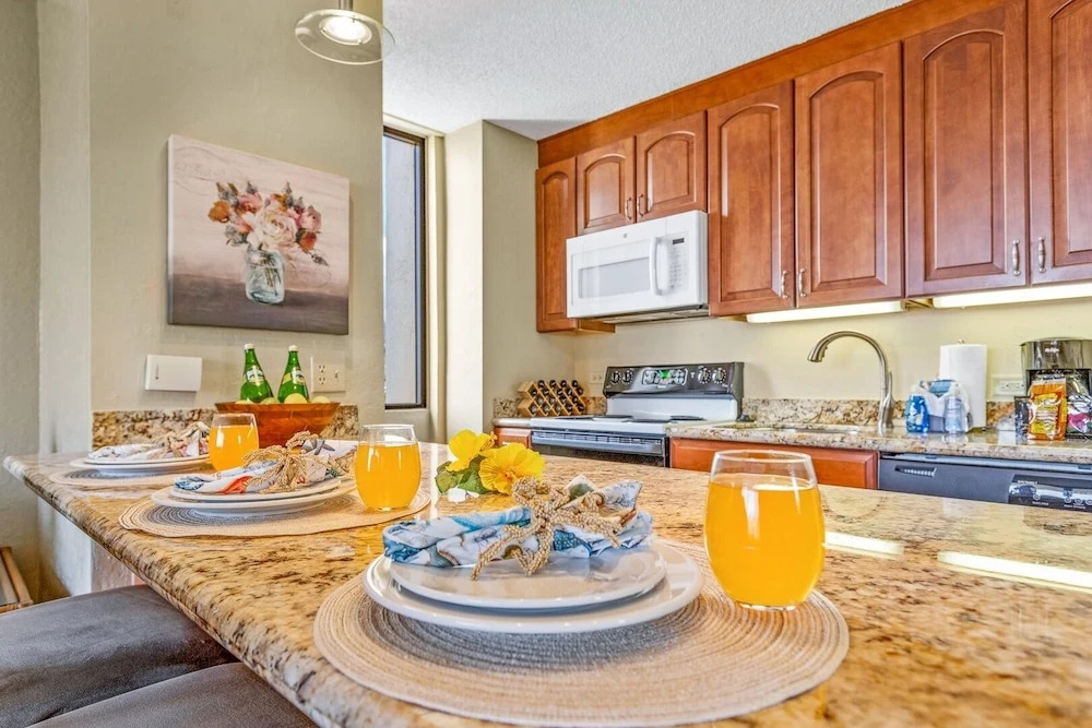 Kaanapali Shores Studio 642 Studio Bedroom Condo by RedAwning