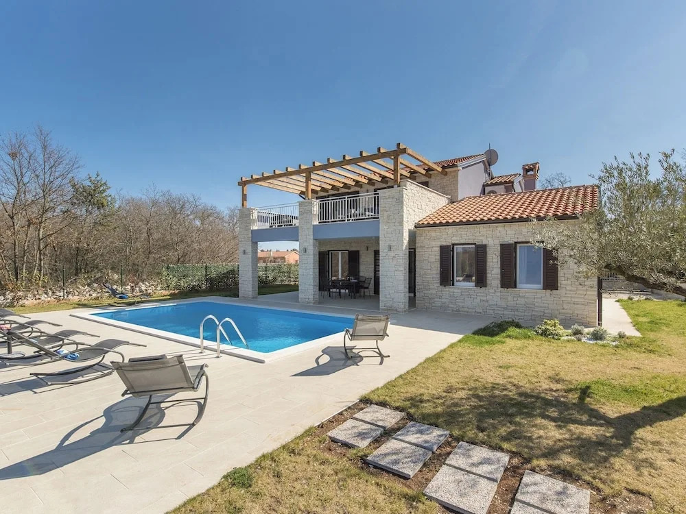 Villa Ragusa for 6+2 People With Pool in a Small Village Sosici Near Rovinj