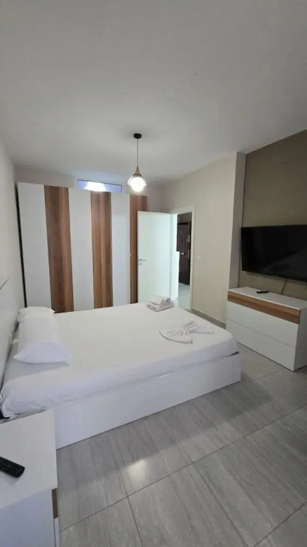 Tirent Apartment - Komuna e Parisit 3