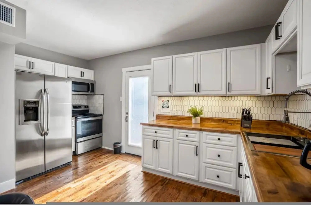 Modern 2BR Home With King Beds Near Downtown