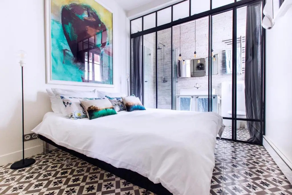 MONTMARTRE ROMANTIC, Bed & Breakfast - Paris