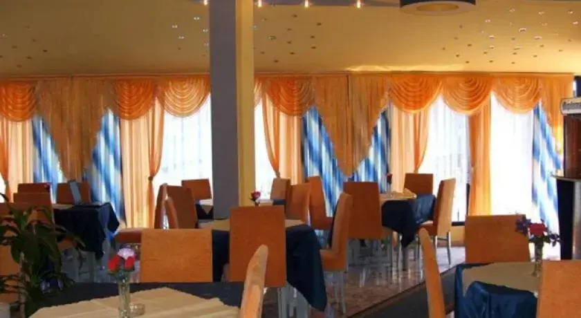 Royal Family Hotel