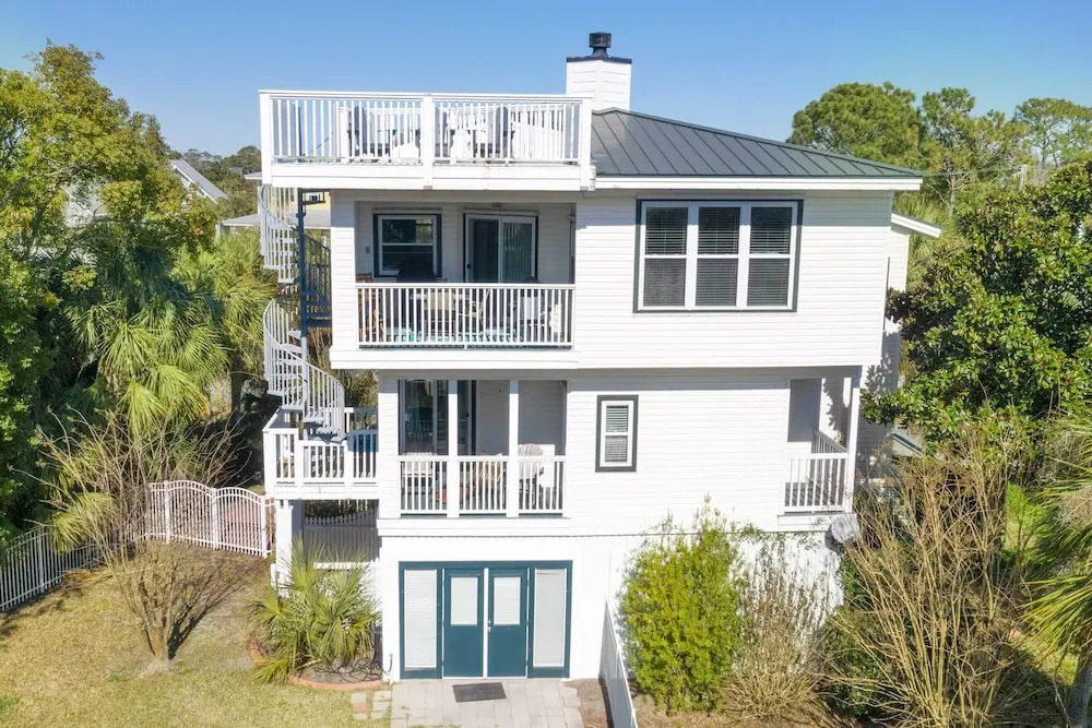 Tybee Island Home w/ Rooftop & Ocean Views!