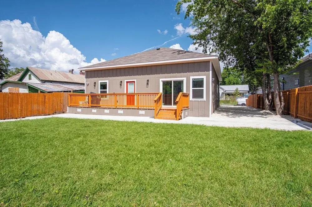 Seize the Moment! 4br/3ba Gem w/ Downtown Views!