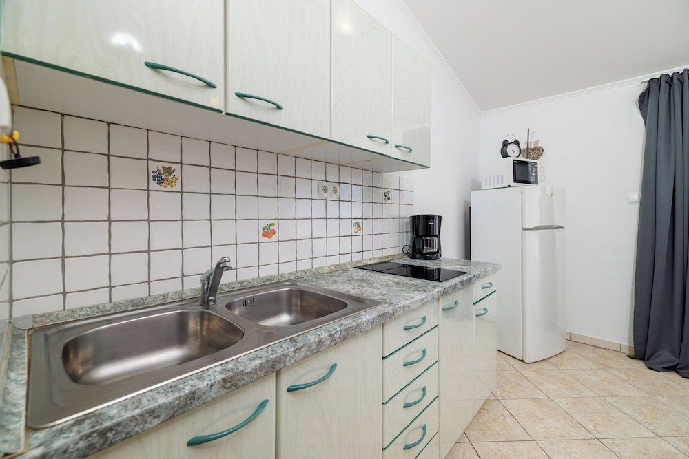 Apartments By the sea in Lopar