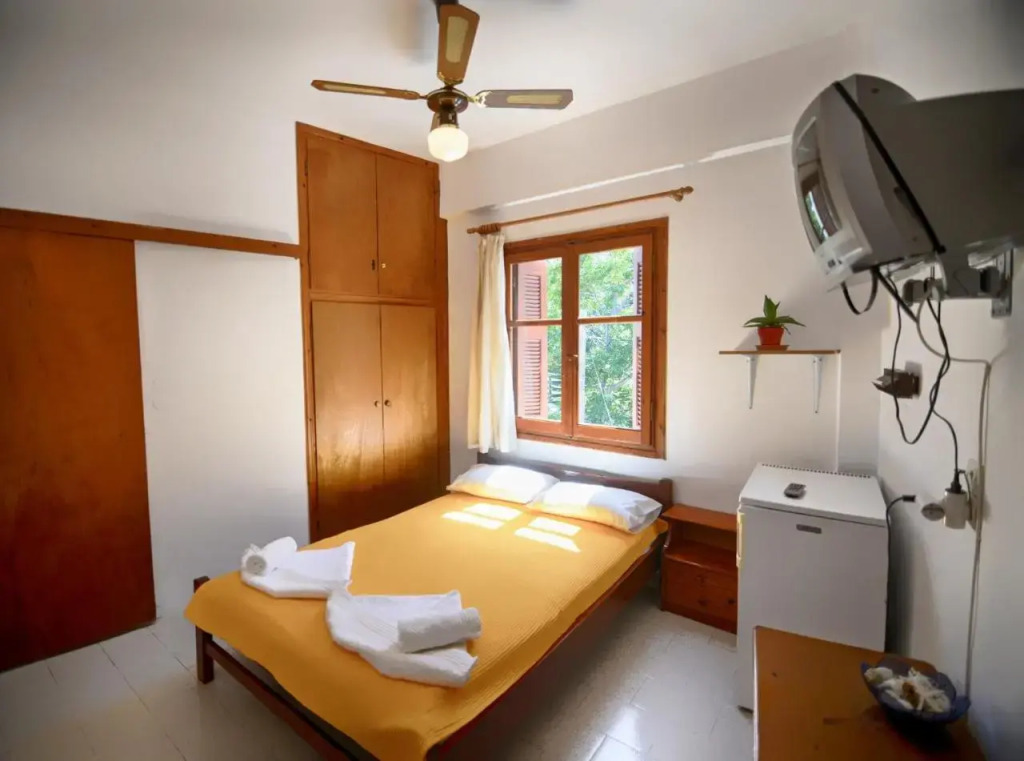 To Gefyraki Rooms