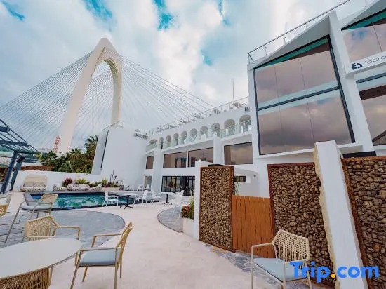 Nanning Leshell Waterside Hotel（Wanxiang City Fangte ASEAN God Painting Shop)