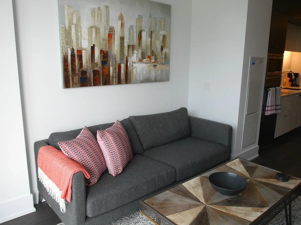 Beautifully 1BR Condo at the Waterfront