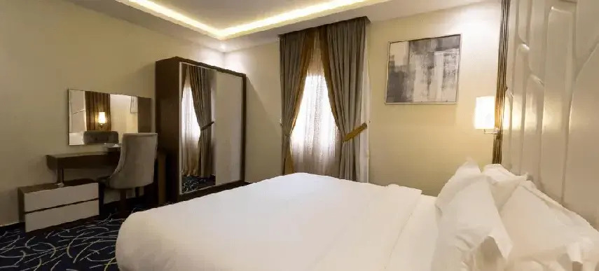 The Palace Hotel Suites 8