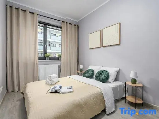 Lumina 3-room apartment near the train station
