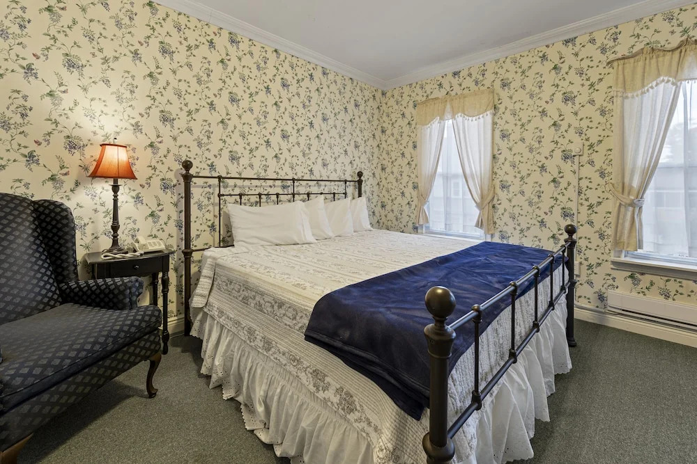 The Pines Inn