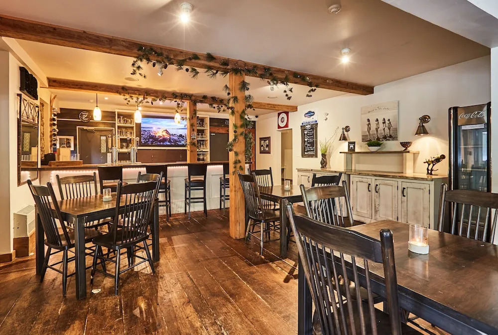 Pine Lodge Inn