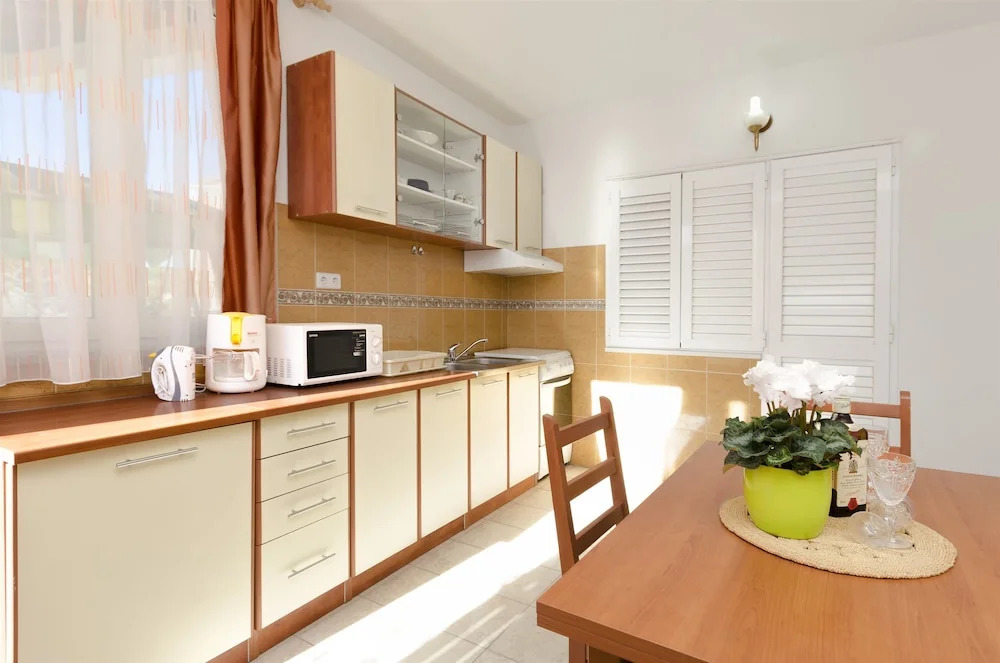 Apartment and Rooms Ive