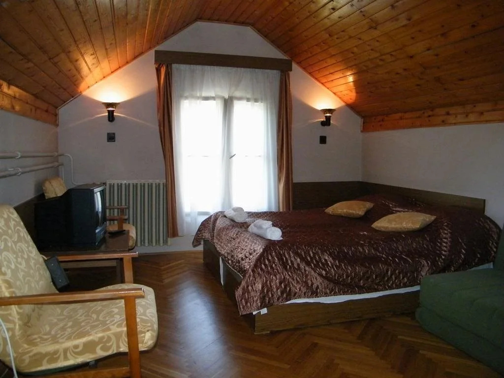 Kiss Villa