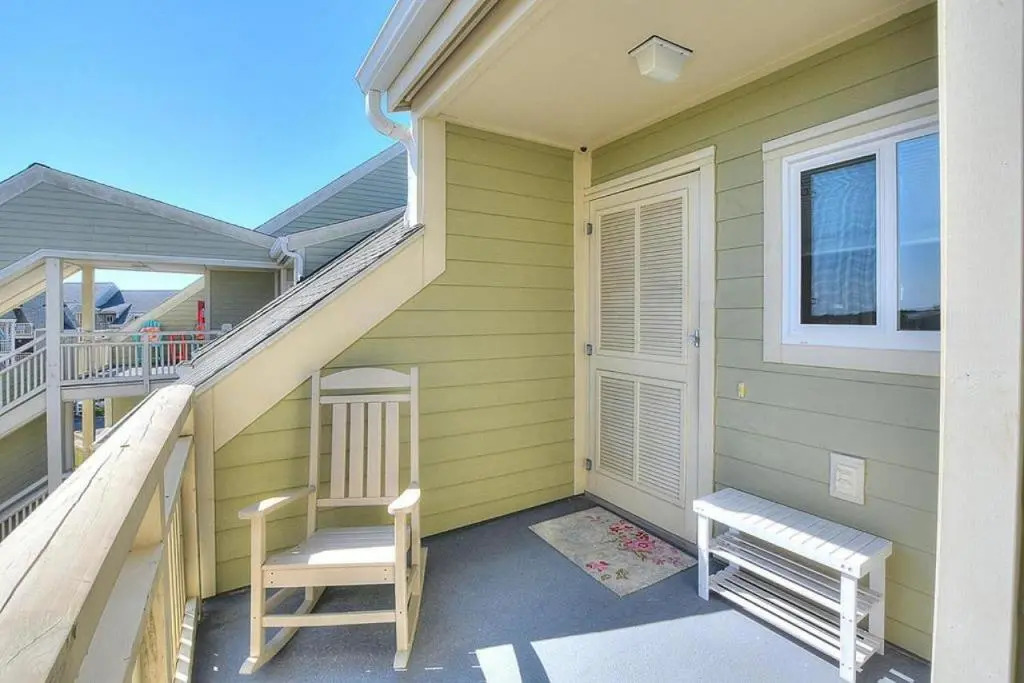 Oak Island Beach Villa 1609 - The Captains Perch