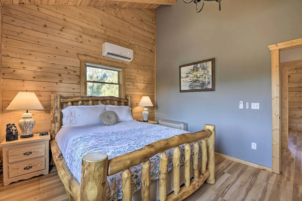 Lazy Beaver Lodge Pagosa Cabin w/ Deck, Fire Pit