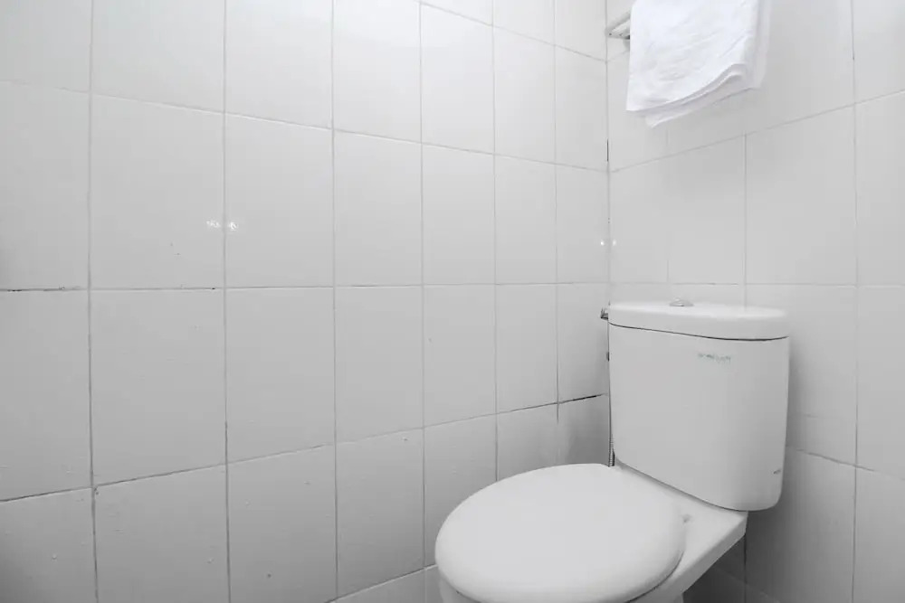 Kamar Keluarga Kemanggisan Syariah by Airy Rooms