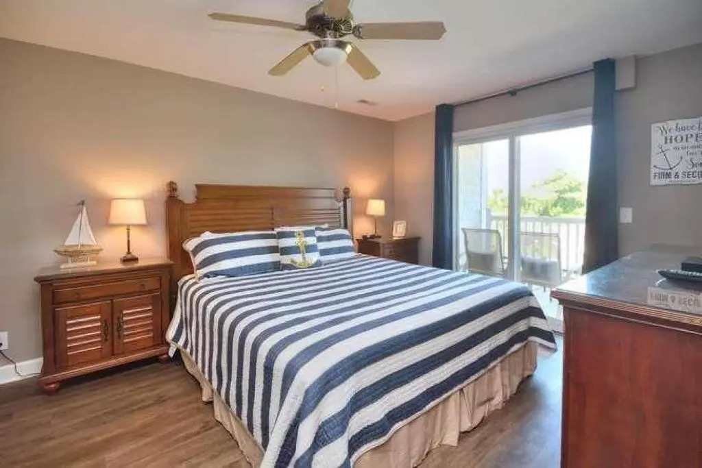 Ocean Walk 2204