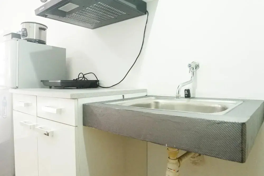 Comfy & Clean Studio Apartment at Puri Mas