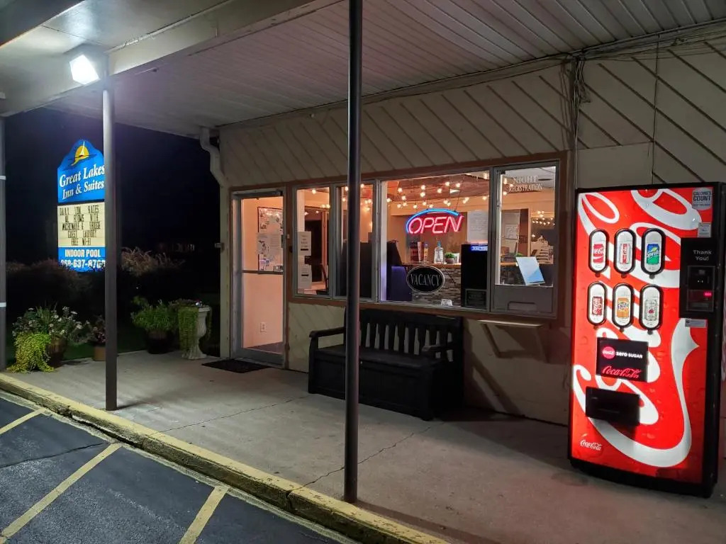 Great Lakes Inn & Suites