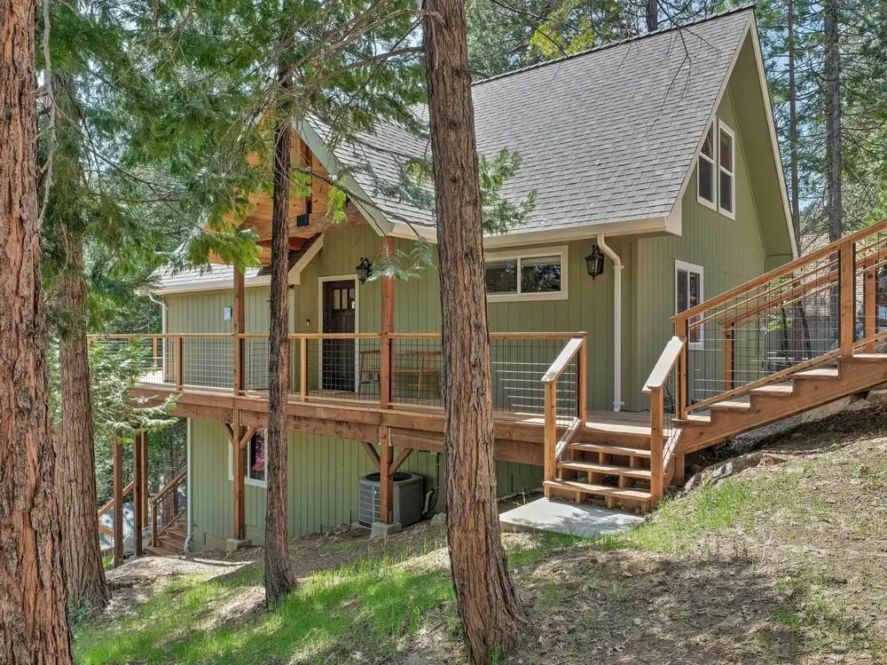 Woodsy Retreat: Modern Mi-Wuk Village Cabin