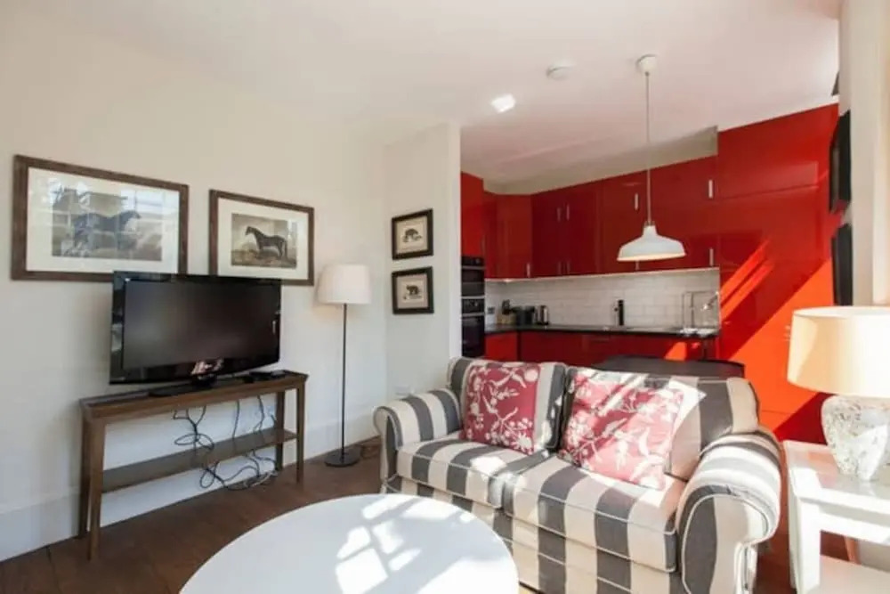 Flat for 4, Moments From Notting Hill and Subway!