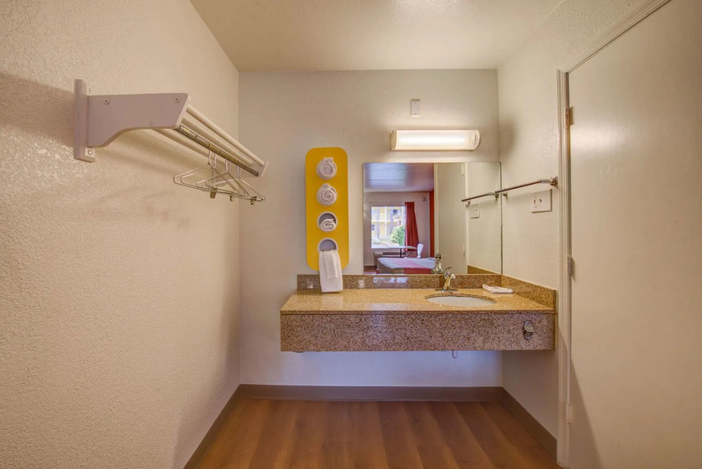 Travelodge by Wyndham Norfolk Airport