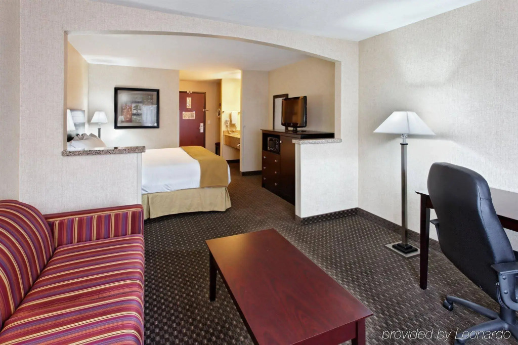 Holiday Inn Express Hotel & Suites Portland - Jantzen Beach by IHG