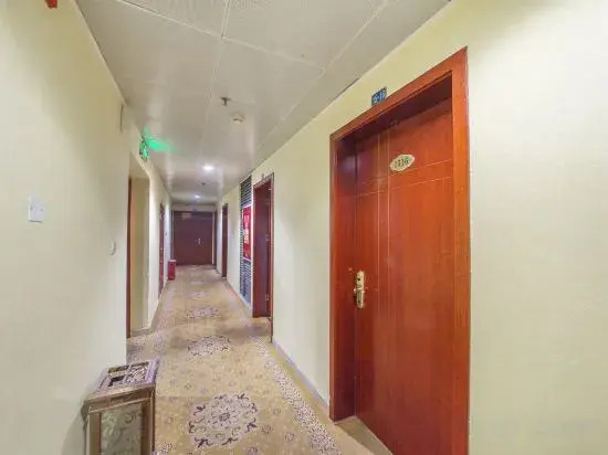 998 Business Hotel