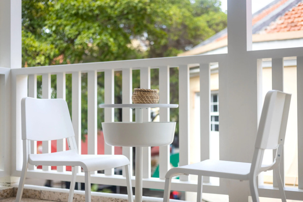 Restored 2Br Monumental Townhouse W/ Stylish Interior Design & Large Balcony