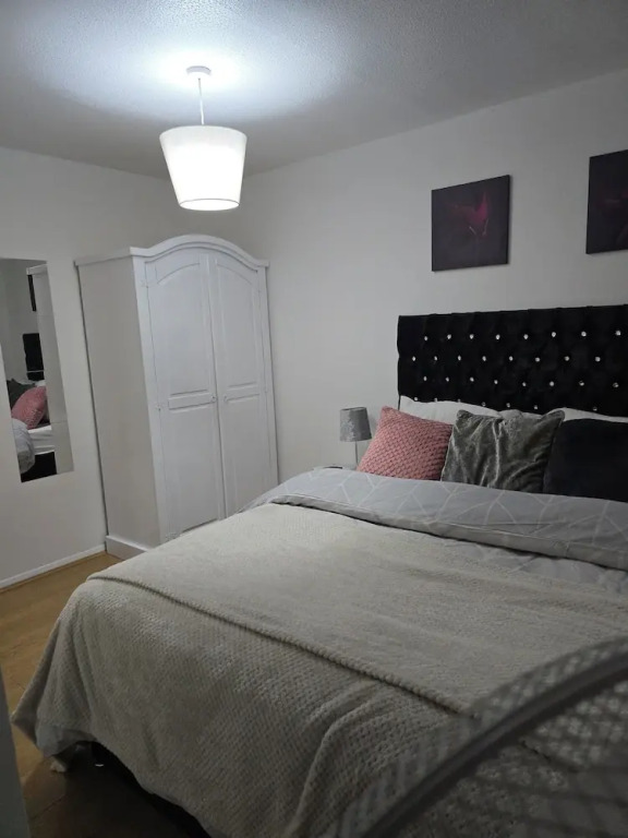 Emerald Apartment With Triple A Star Proximity