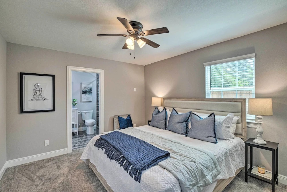 Spacious Houston Family Home With Game Room!